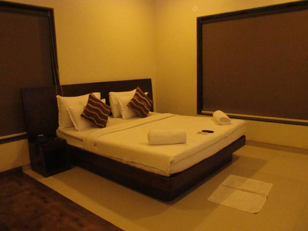 Hotel Sai Regency Daman Extérieur photo